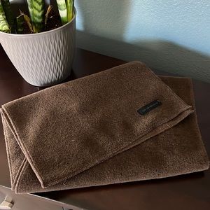 Old Navy solid brown scarf - great condition!